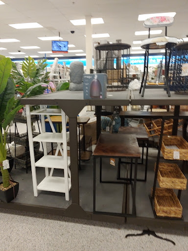 Clothing Store «Ross Dress for Less», reviews and photos, 926 Airport Center Rd, Allentown, PA 18109, USA