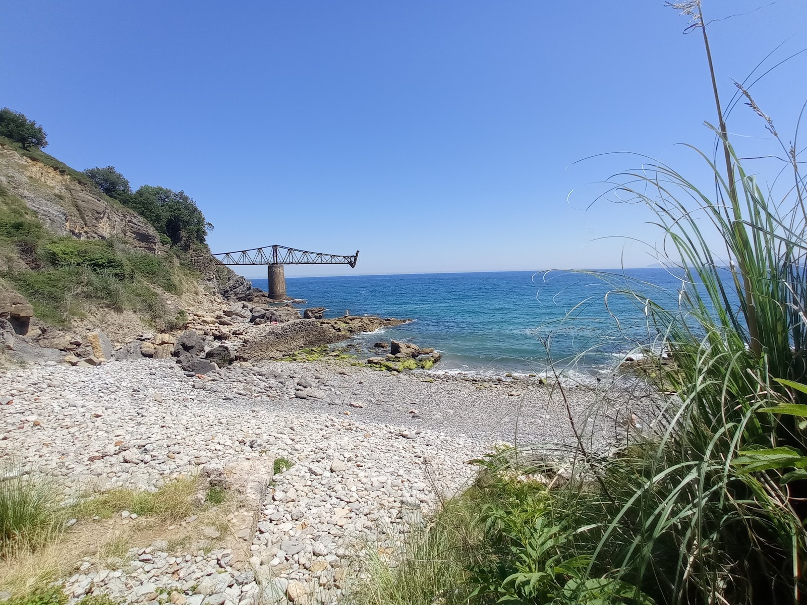 Foto von Cala de Miono mit graue kiesel Oberfläche