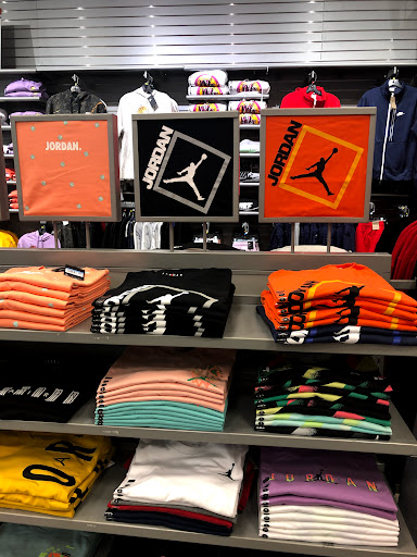 Shoe Store «Champs Sports», reviews and photos, 5308 Pacific Ave #4, Stockton, CA 95207, USA
