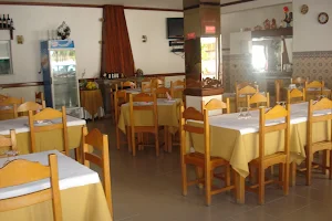 Restaurante/Alojamento Correia image