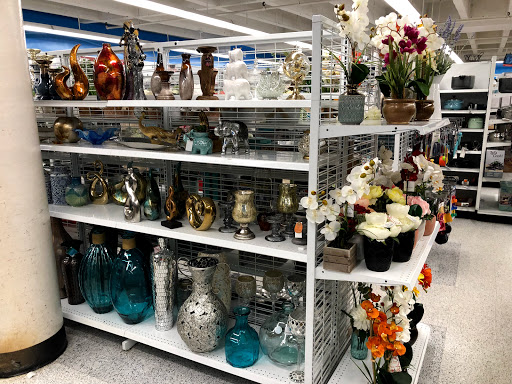 Clothing Store «Ross Dress for Less», reviews and photos, 405 Westlake Center, Daly City, CA 94015, USA