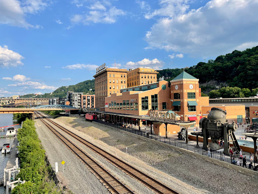 Shopping Mall «Station Square», reviews and photos, 125 W Station Square Dr, Pittsburgh, PA 15219, USA