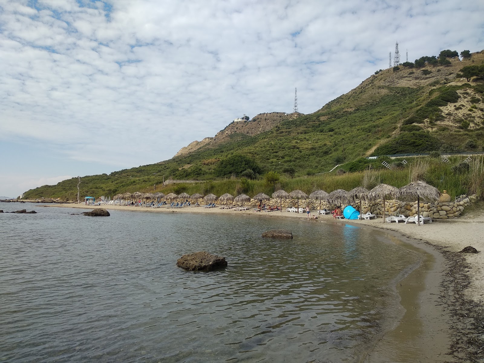 Photo de Durres beach II avec plusieurs baies spacieuses
