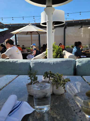 Shopping Mall «Shops On Lake Avenue», reviews and photos, 345 S Lake Ave, Pasadena, CA 91101, USA