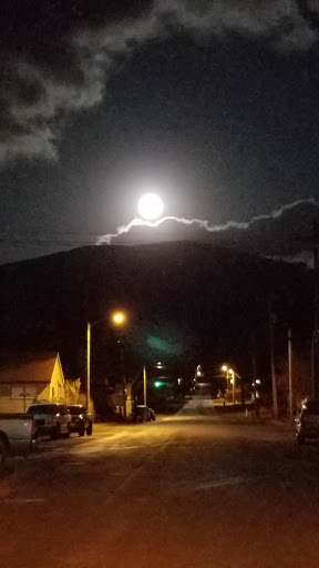 Grocery Store «Rockaway Beach Market», reviews and photos, 208 S Anchor St, Rockaway Beach, OR 97136, USA