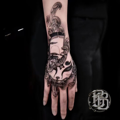 Explore side of finger tattoo ideas, creative tattoo ideas in Flushing, available at Bee Tattoo Studio