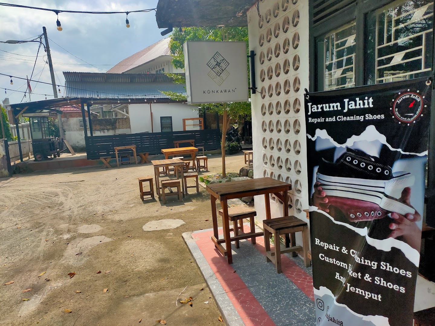 Gambar Jarum Jahit Repair & Cleaning Shoes