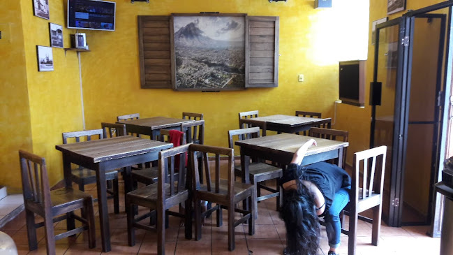 Opiniones de Los Perniles Del Gato en Ibarra - Restaurante