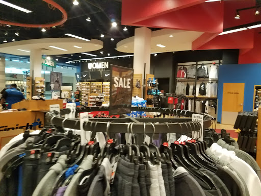 Shoe Store «Finish Line», reviews and photos, 801 Hawthorn Center, Vernon Hills, IL 60061, USA