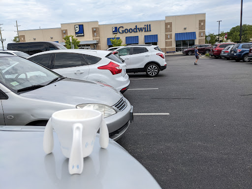 Thrift Store «Goodwill Store & Donation Center», reviews and photos, 5518 Touhy Ave, Skokie, IL 60077, USA