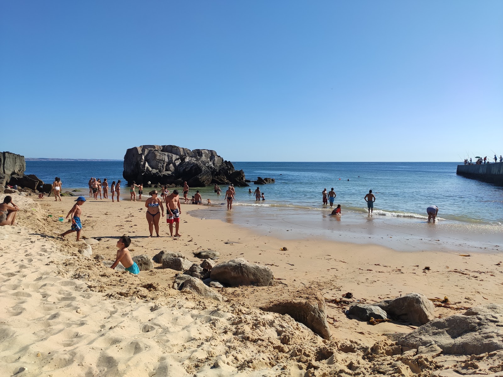 Praia do Portinho da Areia Sul'in fotoğrafı düz bir kıyı şeridi ile birlikte