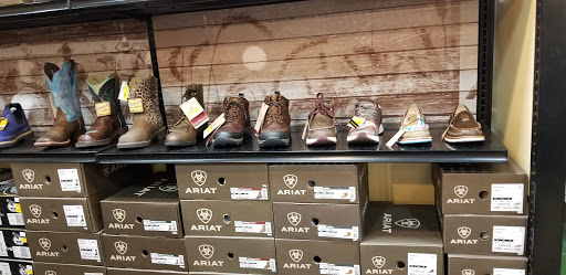 Animal Feed Store «Wilco Farm Store», reviews and photos, 734 McClaine St, Silverton, OR 97381, USA