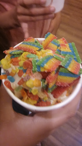 Frozen Yogurt Shop «Peachwave Frozen Yogurt & Gelato», reviews and photos, 6 W 8th St, Holland, MI 49423, USA