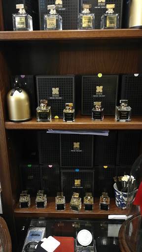 BRITISH BOX haute perfumery est. 1990 Leather Goods & Home Decor Tea & Food Bio Cosmetics & Shaving