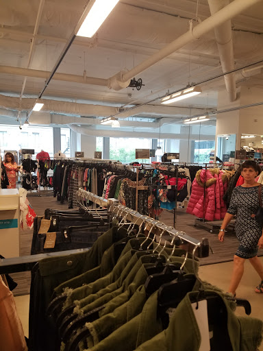 Department Store «Nordstrom Rack 12th Street», reviews and photos, 555 12th St NW c120, Washington, DC 20004, USA