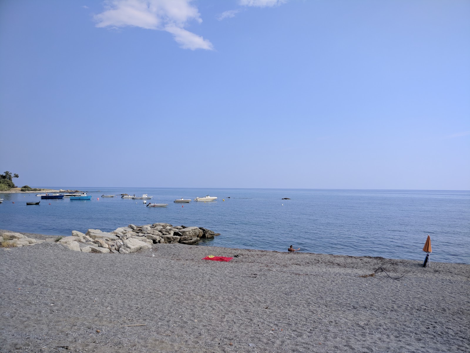 Fotografie cu Ultima Spiaggia II cu o suprafață de apa albastra