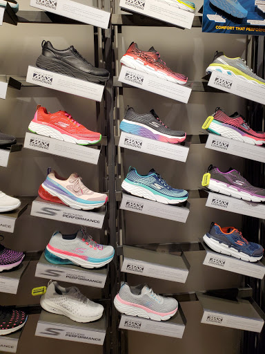 Shoe Store «SKECHERS Retail», reviews and photos, 19575 Biscayne Blvd #1323, Aventura, FL 33180, USA