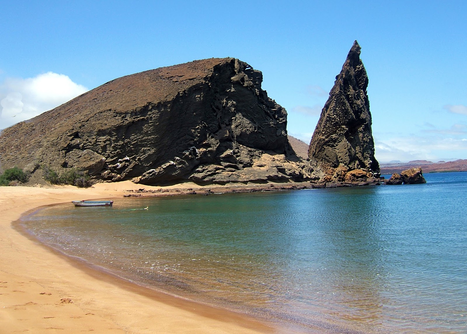 Playa Dorada的照片 带有碧绿色纯水表面