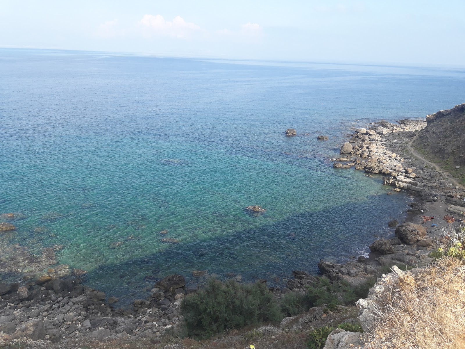 Foto di Spiaggia de Rotolo e l'insediamento