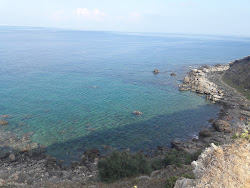 Spiaggia de Rotolo'in fotoğrafı uçurumlarla desteklenmiş