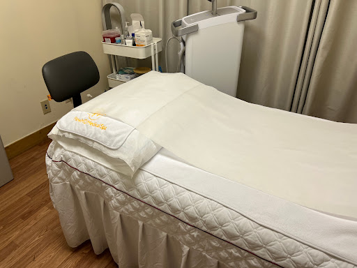 FlowMD Aesthetic Center image