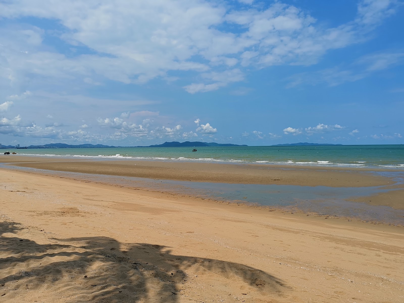 Photo of Yinyom Beach with turquoise water surface