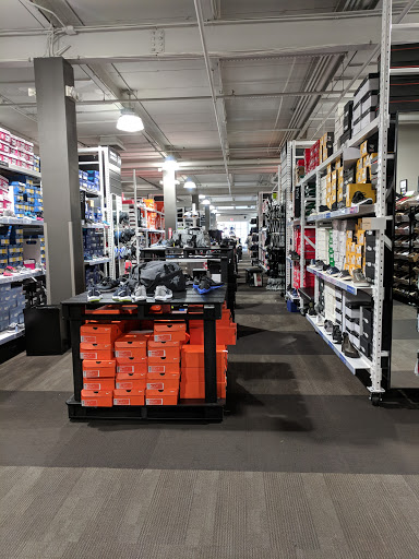 Shoe Store «DSW Designer Shoe Warehouse», reviews and photos, 2500 Central Park Ave, Yonkers, NY 10710, USA