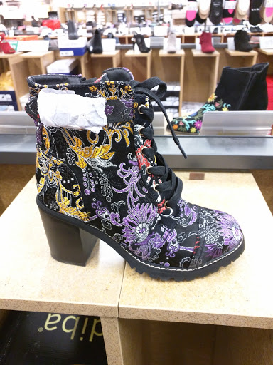 Shoe Store «DSW Designer Shoe Warehouse», reviews and photos, 345 Rockaway Turnpike, Lawrence, NY 11559, USA