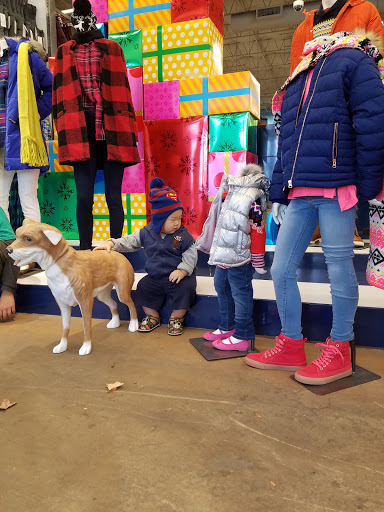 Clothing Store «Old Navy», reviews and photos, 1730 W Fullerton Ave, Chicago, IL 60614, USA