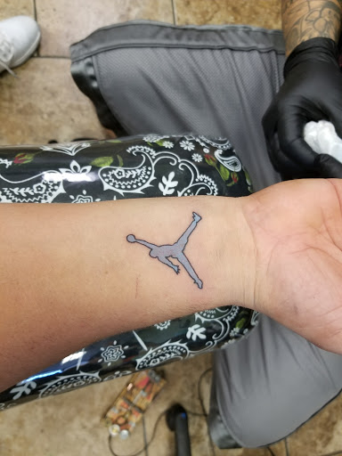 Tattoo Shop «Diamond Tattoos», reviews and photos, 7870 Culebra Rd #23, San Antonio, TX 78251, USA