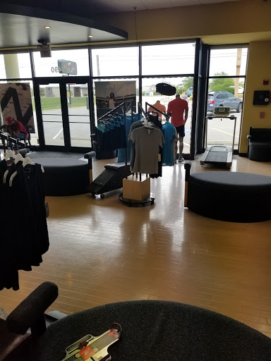 Shoe Store «New Balance Chicago», reviews and photos, 2369 N Clark Street, Chicago, IL 60614, USA