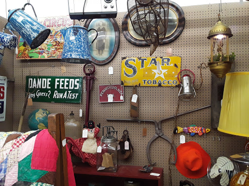 Antique Store «National Road Antique Mall», reviews and photos, 39 W Main St, Cambridge City, IN 47327, USA