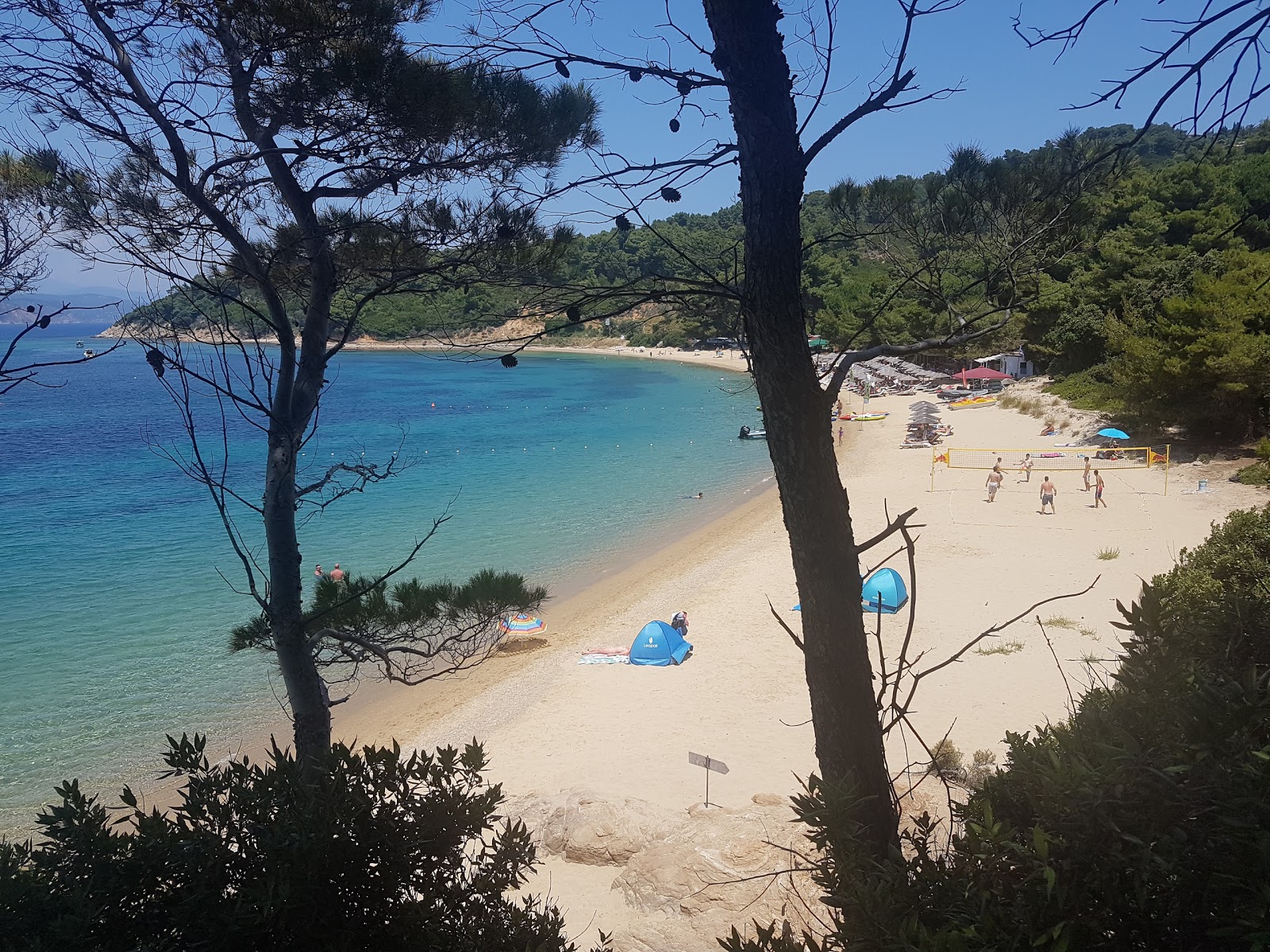 Foto van Agia Eleni Strand met turquoise puur water oppervlakte