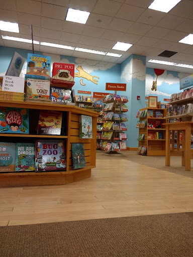 Book Store «Barnes & Noble», reviews and photos, 47 E Chicago Ave, Naperville, IL 60540, USA