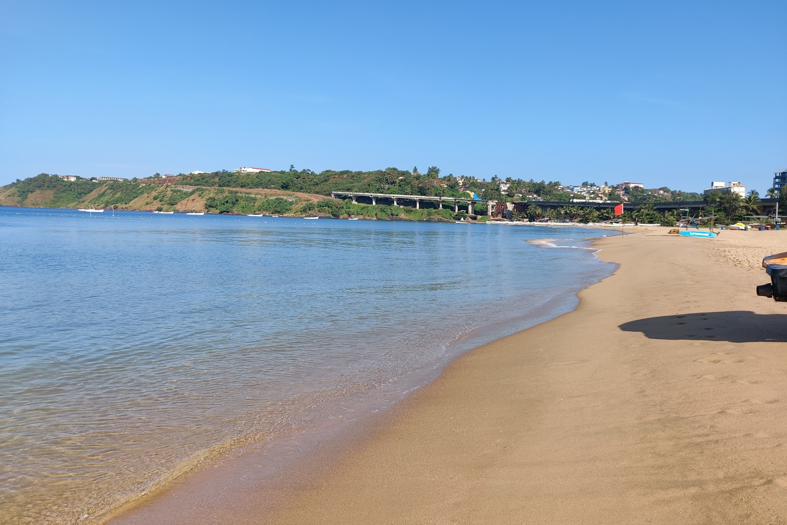 Foto de Baina Beach com muito limpo nível de limpeza