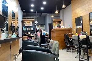 Phy & H Hair Salon image