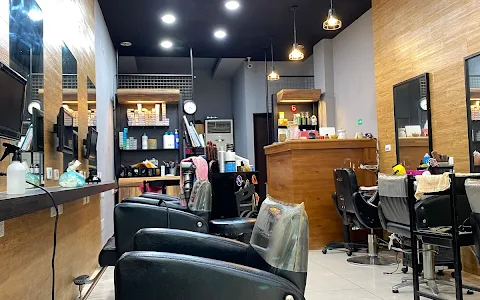 Phy & H Hair Salon image