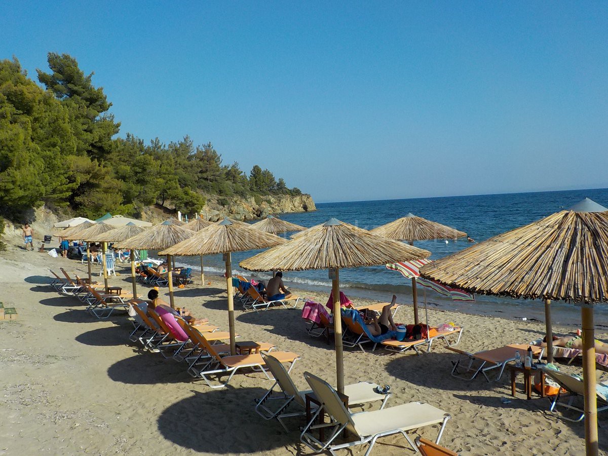 Happy Days beach on the map with photos and reviews🏖️