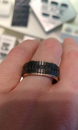 Jewelry Store «Helzberg Diamonds», reviews and photos, 2174 E Williams Field Rd #110, Gilbert, AZ 85296, USA