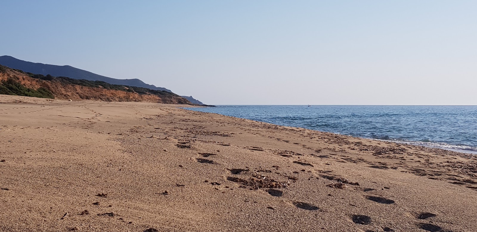Fotografija Tuppa Niedda beach z turkizna čista voda površino