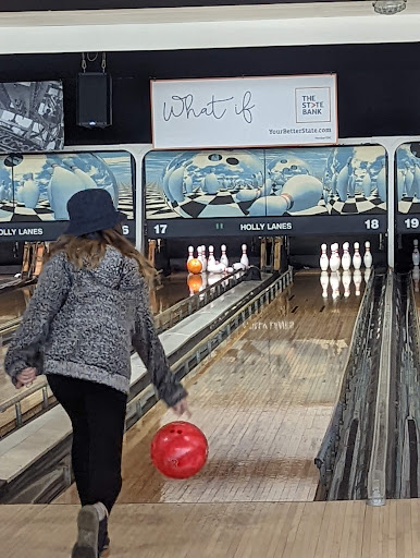 Bowling Alley «Holly Lanes», reviews and photos, 2430 Grange Hall Rd, Fenton, MI 48430, USA