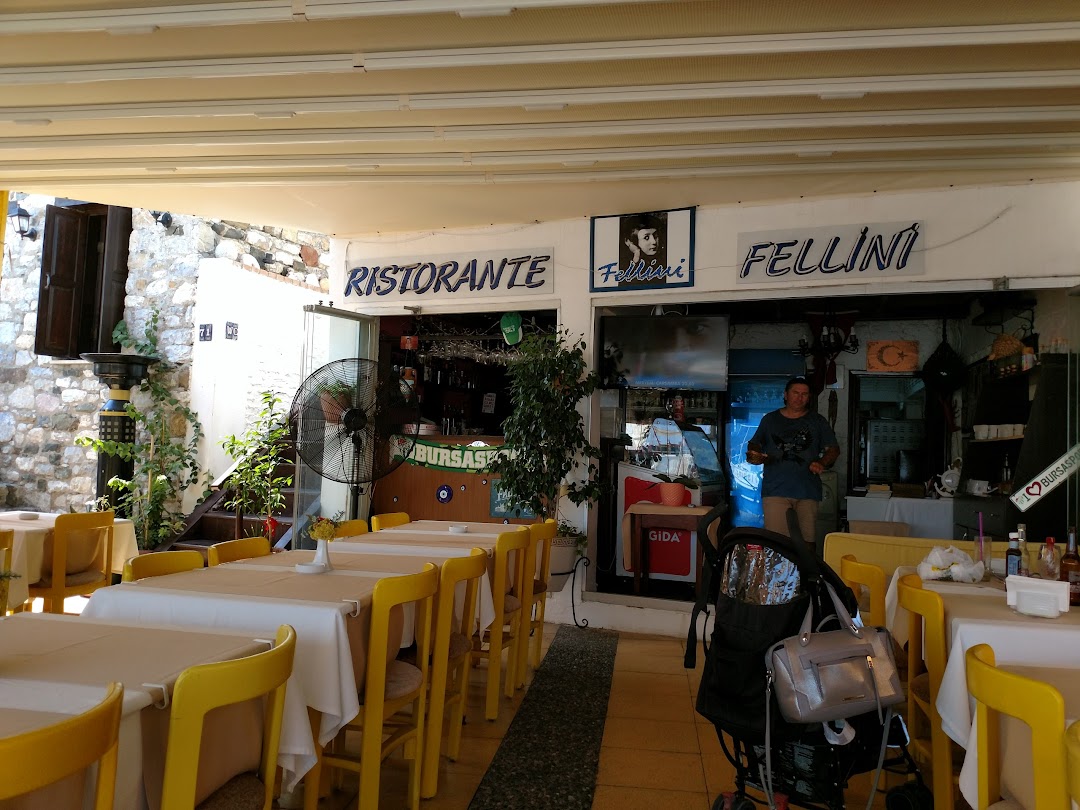 Fellini Cafe Restoran