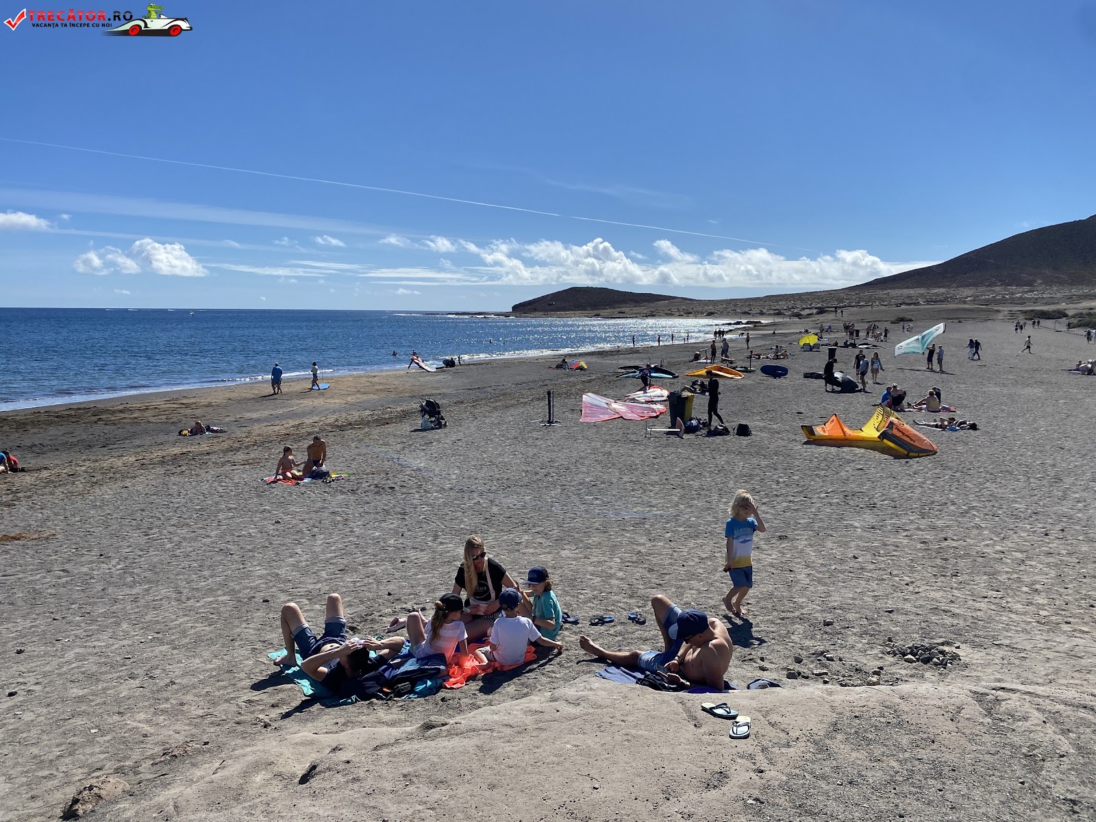 Foto di Playa de Montana Roja con una superficie del sabbia beige