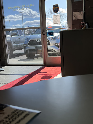 Toyota Dealer «Toyota of Wallingford», reviews and photos, 859 N Colony Rd, Wallingford, CT 06492, USA