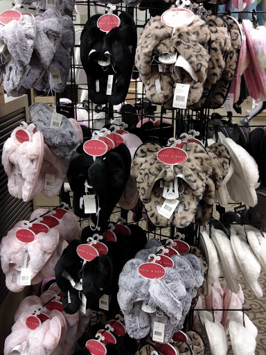 Shoe Store «DSW Designer Shoe Warehouse», reviews and photos, 4910 S Baldwin Rd, Lake Orion, MI 48359, USA