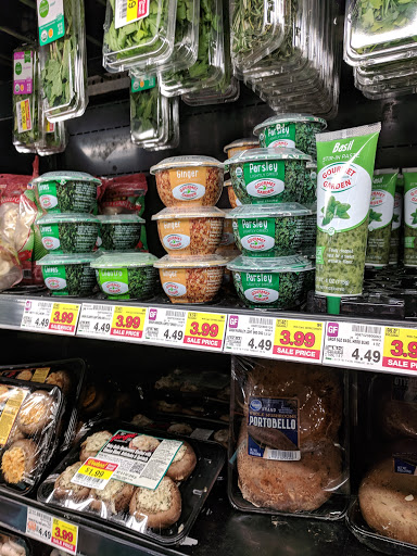 Grocery Store «Kroger», reviews and photos, 2058 25 Mile Rd, Shelby Charter Township, MI 48316, USA