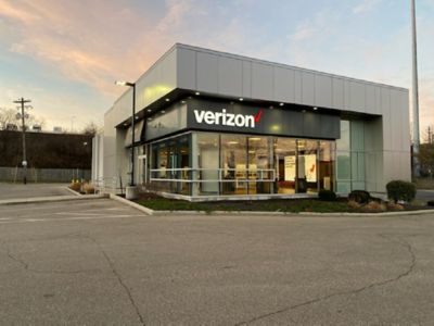 Cell Phone Store «Verizon», reviews and photos, 6211 Glenway Ave, Cincinnati, OH 45211, USA