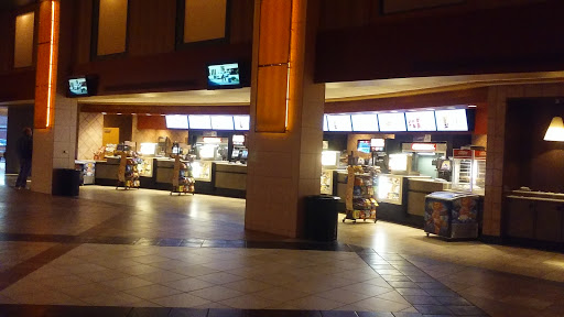 Movie Theater «Regal Cinemas Crystal Lake Showplace 16», reviews and photos, 5000 Northwest Hwy, Crystal Lake, IL 60014, USA