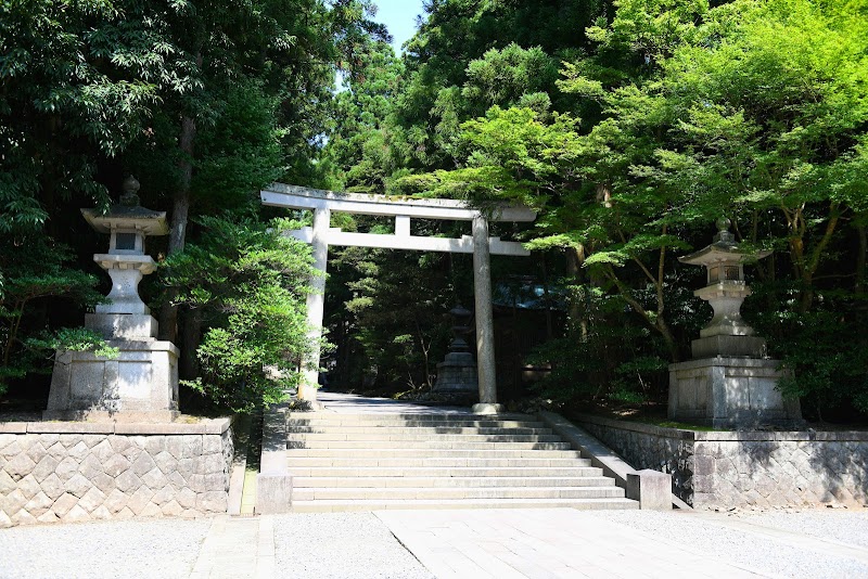 彌彦神社 二の鳥居