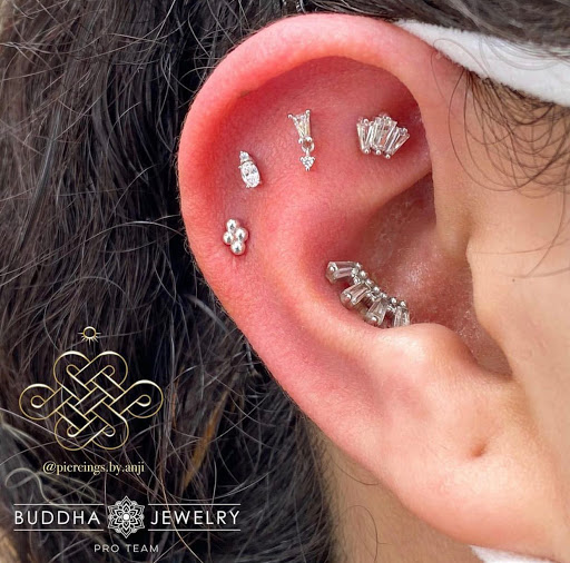 Tattoo Shop «Deep Roots Tattoo and Body Piercing», reviews and photos, 209 Bellevue Way NE, Bellevue, WA 98004, USA